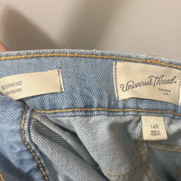 NWT Universal Thread Boyfriend Jeans - Picture 3 of 5